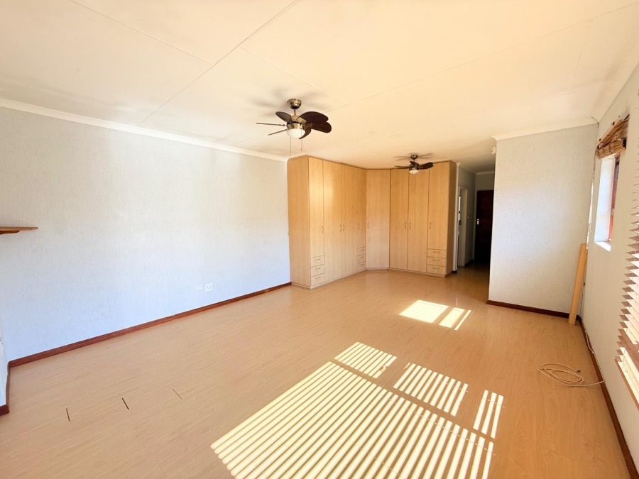 5 Bedroom Property for Sale in Eden Glen Gauteng