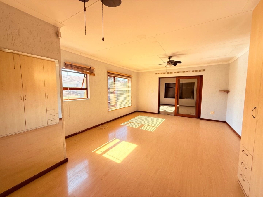 5 Bedroom Property for Sale in Eden Glen Gauteng