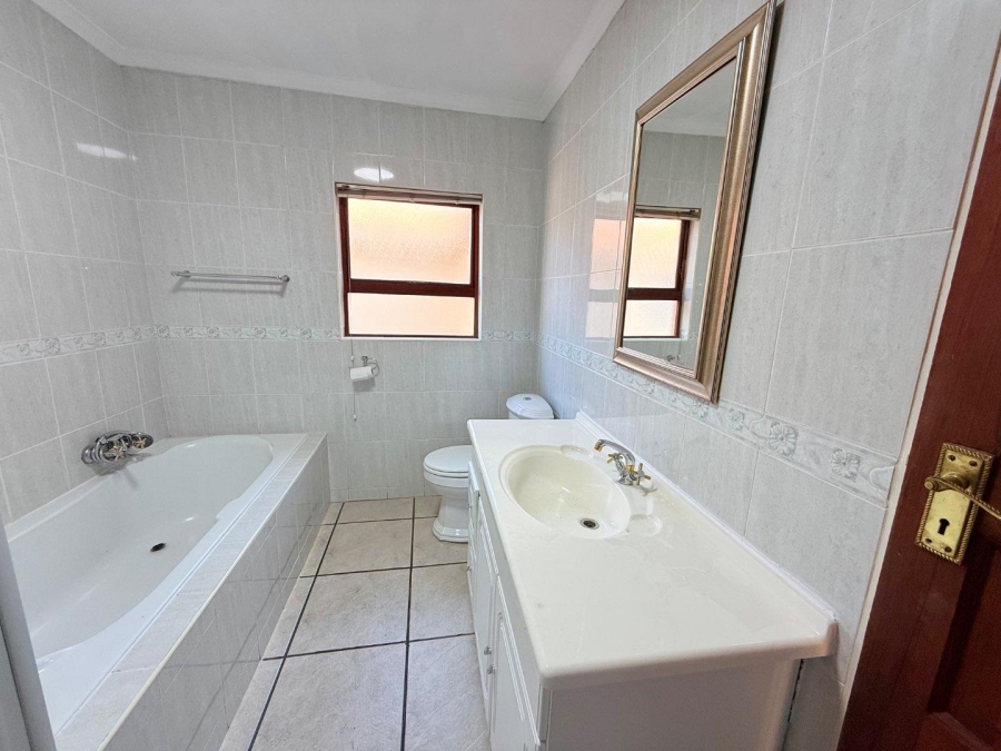 5 Bedroom Property for Sale in Eden Glen Gauteng