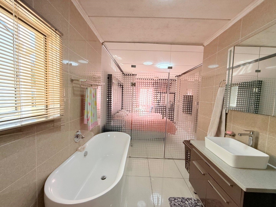 3 Bedroom Property for Sale in Carlswald Gauteng