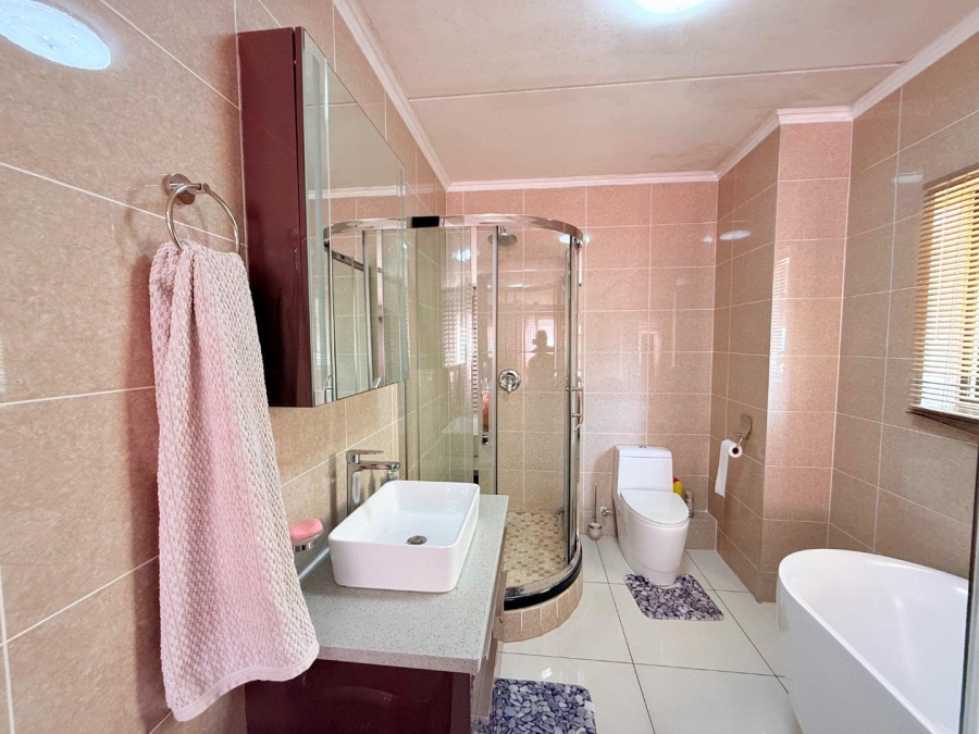 3 Bedroom Property for Sale in Carlswald Gauteng
