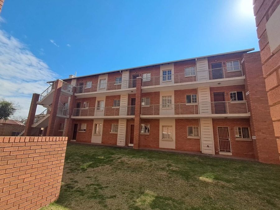 2 Bedroom Property for Sale in Monavoni Gauteng