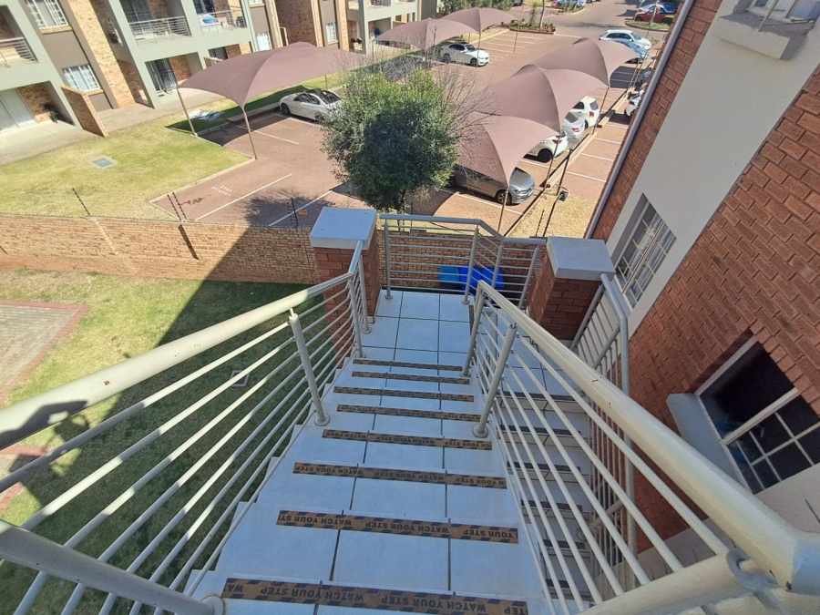 2 Bedroom Property for Sale in Monavoni Gauteng