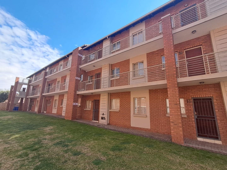 2 Bedroom Property for Sale in Monavoni Gauteng