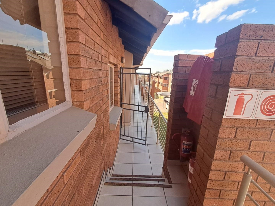 2 Bedroom Property for Sale in Monavoni Gauteng