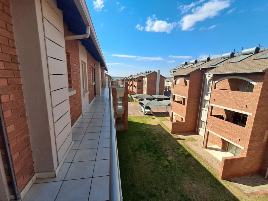 2 Bedroom Property for Sale in Monavoni Gauteng