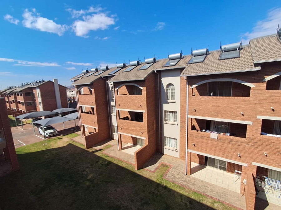 2 Bedroom Property for Sale in Monavoni Gauteng