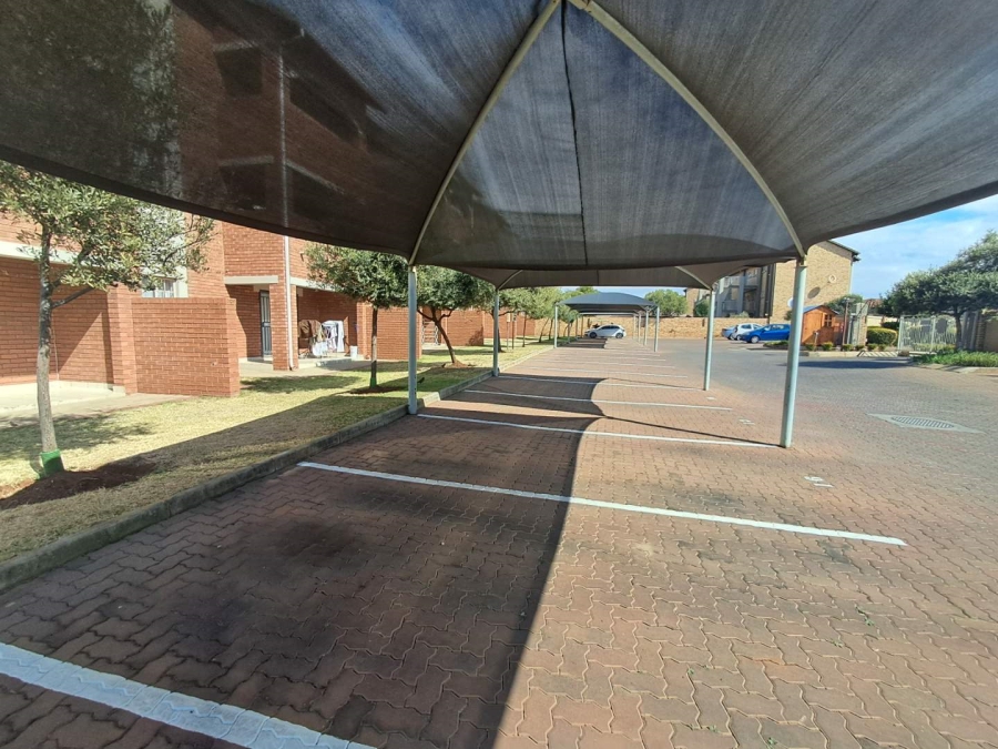 2 Bedroom Property for Sale in Monavoni Gauteng