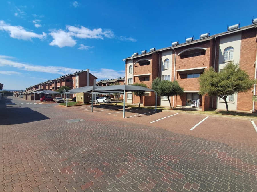 2 Bedroom Property for Sale in Monavoni Gauteng