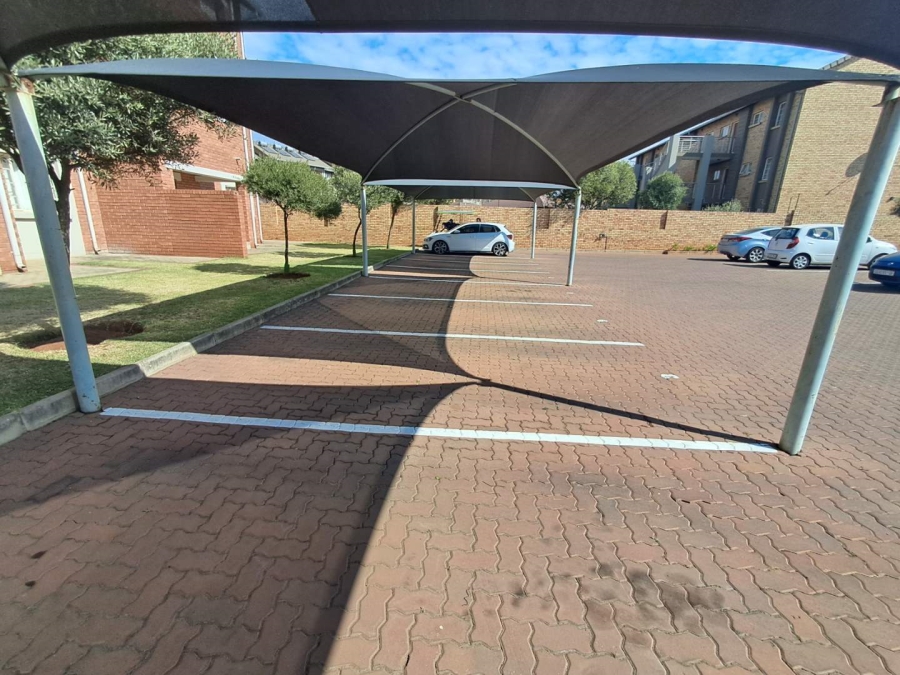 2 Bedroom Property for Sale in Monavoni Gauteng