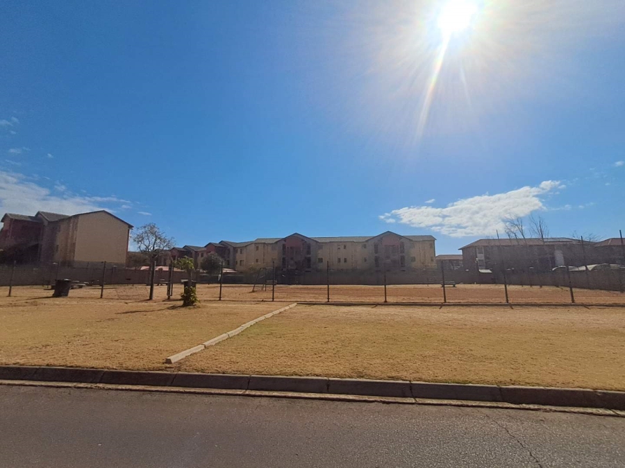 2 Bedroom Property for Sale in Monavoni Gauteng