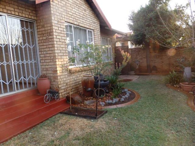 3 Bedroom Property for Sale in Faerie Glen Gauteng