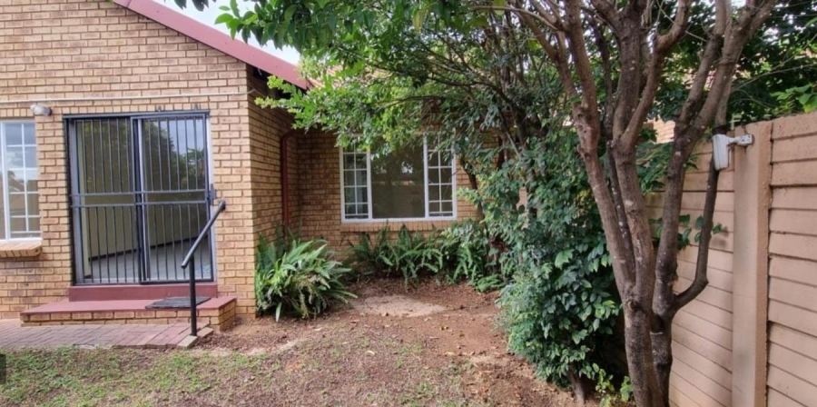 2 Bedroom Property for Sale in Garsfontein Gauteng