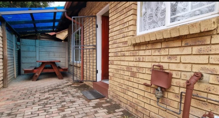 2 Bedroom Property for Sale in Garsfontein Gauteng