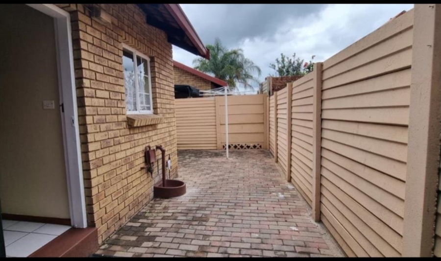 2 Bedroom Property for Sale in Garsfontein Gauteng