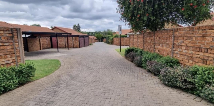 2 Bedroom Property for Sale in Garsfontein Gauteng