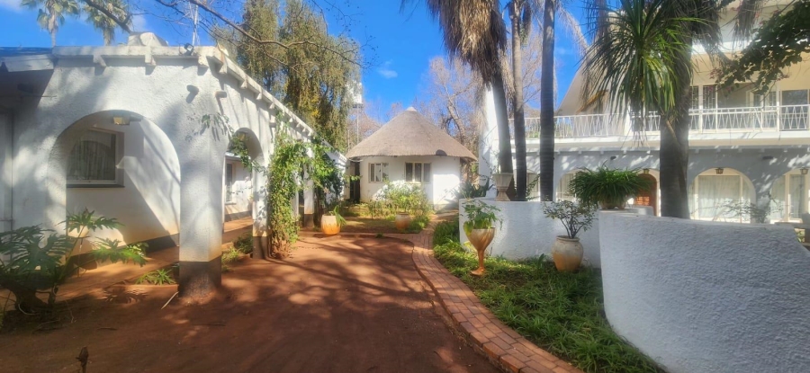 8 Bedroom Property for Sale in Honingnestkrans Gauteng