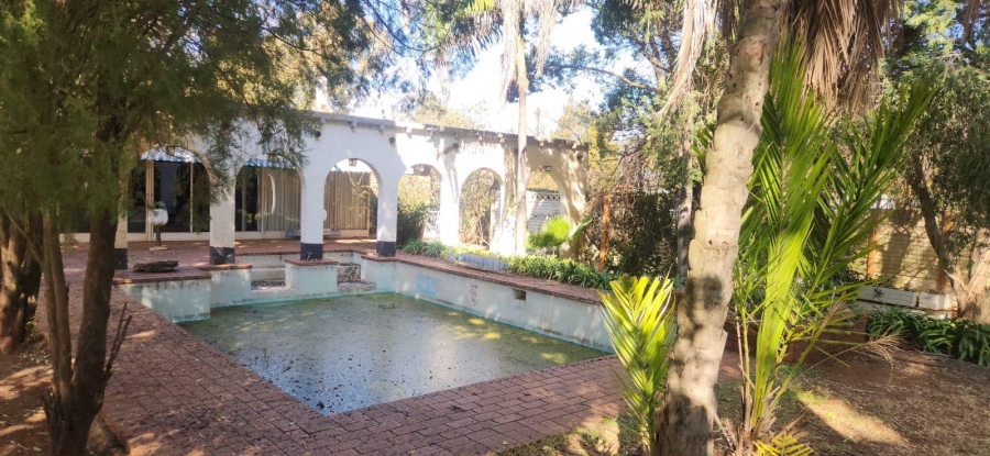 8 Bedroom Property for Sale in Honingnestkrans Gauteng