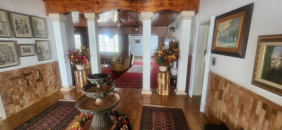 8 Bedroom Property for Sale in Honingnestkrans Gauteng