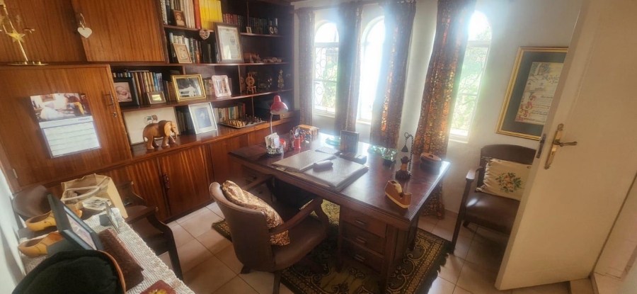 8 Bedroom Property for Sale in Honingnestkrans Gauteng