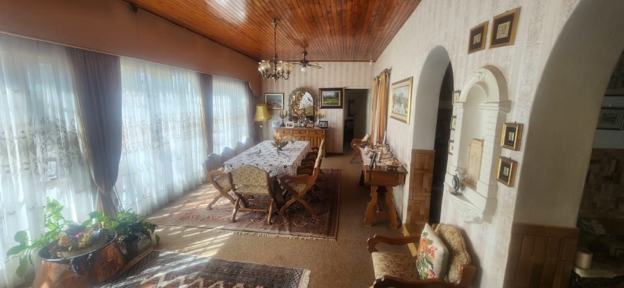 8 Bedroom Property for Sale in Honingnestkrans Gauteng
