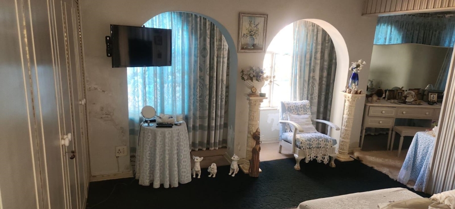 8 Bedroom Property for Sale in Honingnestkrans Gauteng