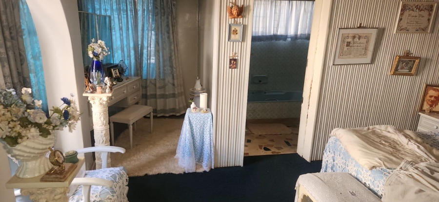 8 Bedroom Property for Sale in Honingnestkrans Gauteng