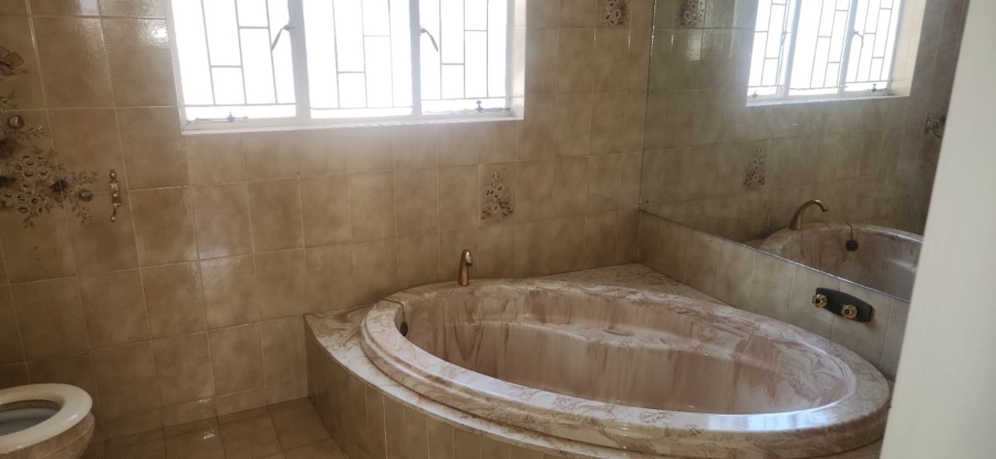 8 Bedroom Property for Sale in Honingnestkrans Gauteng
