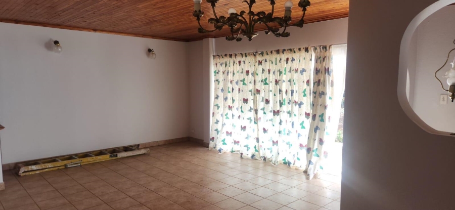 8 Bedroom Property for Sale in Honingnestkrans Gauteng