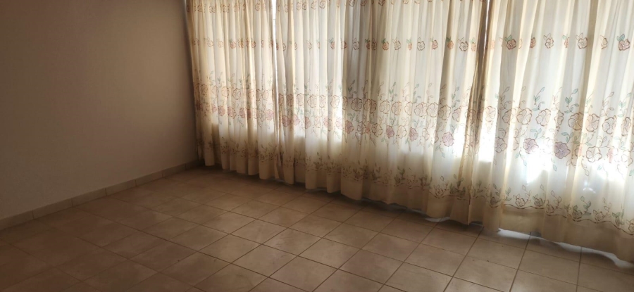 8 Bedroom Property for Sale in Honingnestkrans Gauteng