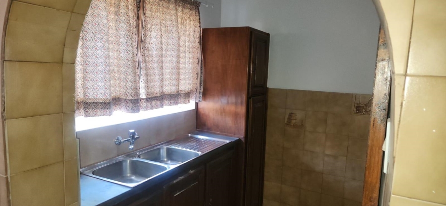 8 Bedroom Property for Sale in Honingnestkrans Gauteng