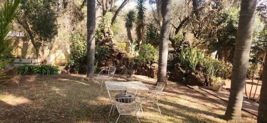 8 Bedroom Property for Sale in Honingnestkrans Gauteng