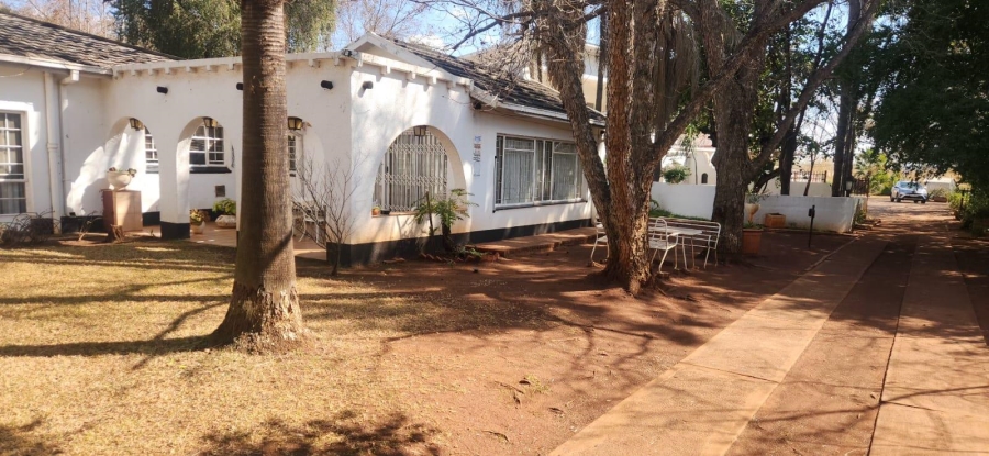 8 Bedroom Property for Sale in Honingnestkrans Gauteng