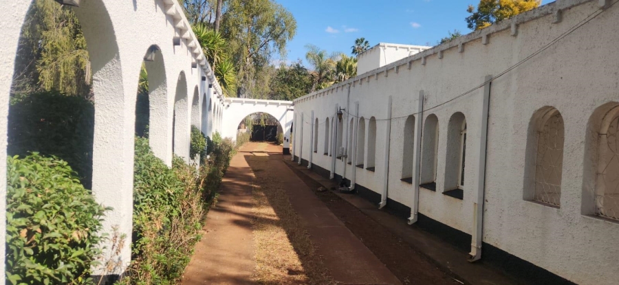 8 Bedroom Property for Sale in Honingnestkrans Gauteng