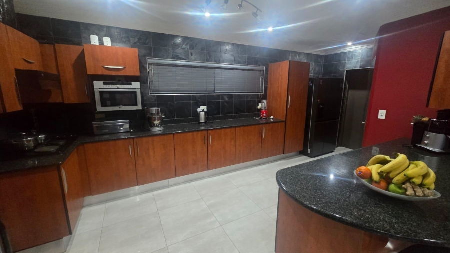 4 Bedroom Property for Sale in Rooihuiskraal Gauteng