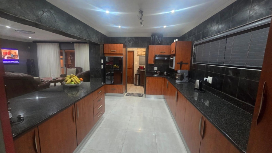 4 Bedroom Property for Sale in Rooihuiskraal Gauteng