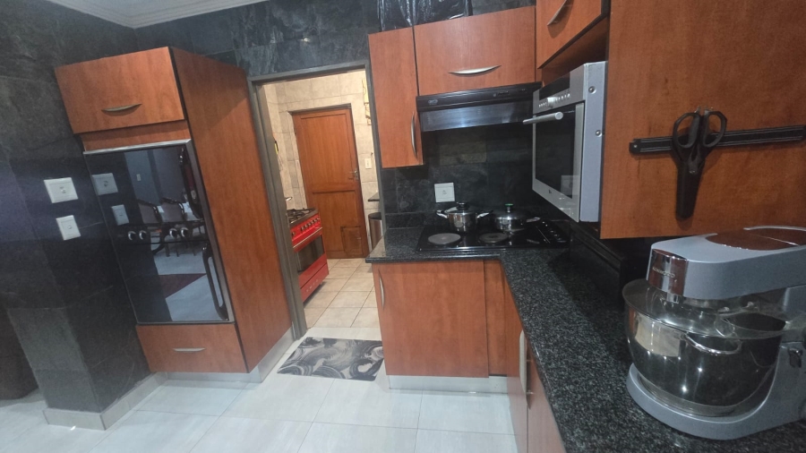 4 Bedroom Property for Sale in Rooihuiskraal Gauteng