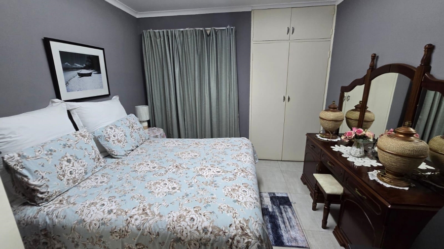 4 Bedroom Property for Sale in Rooihuiskraal Gauteng