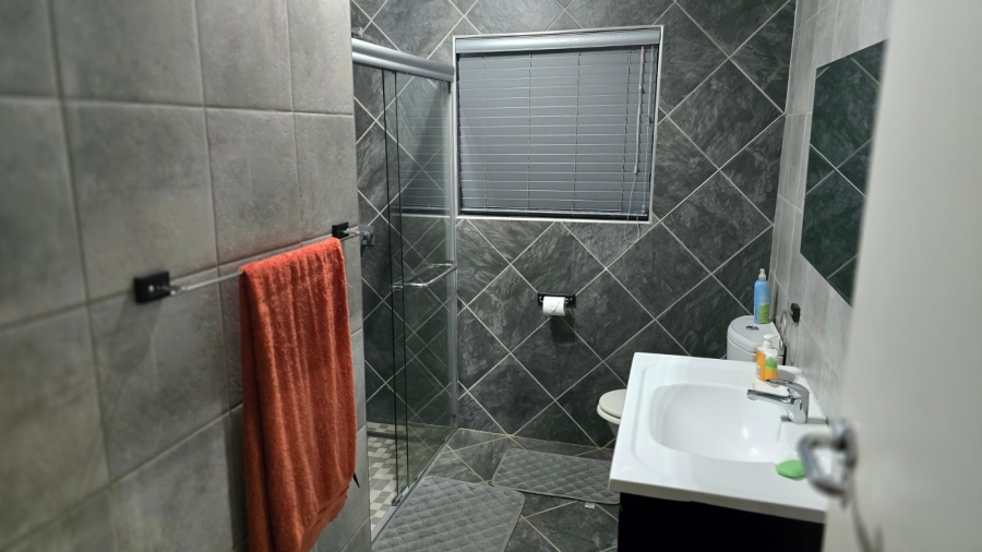 4 Bedroom Property for Sale in Rooihuiskraal Gauteng
