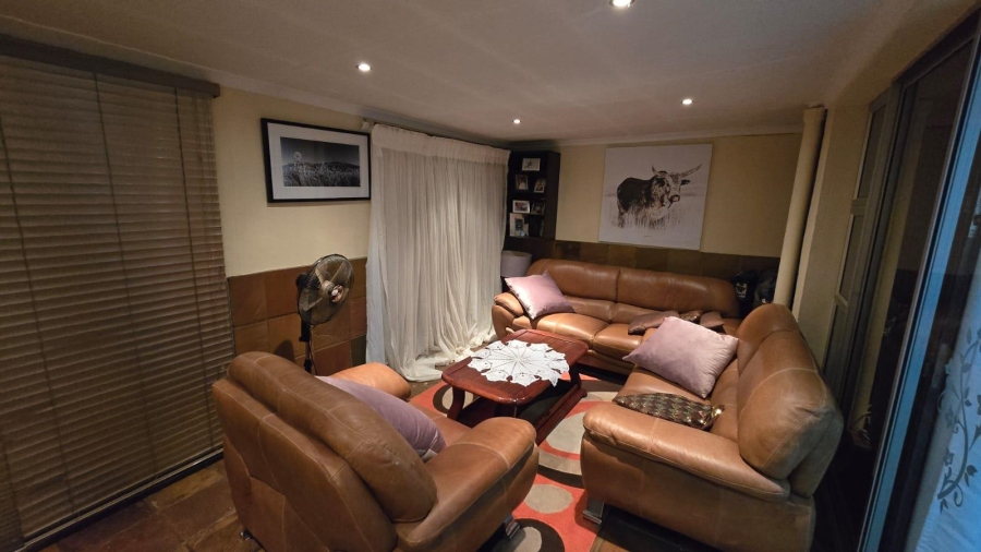 4 Bedroom Property for Sale in Rooihuiskraal Gauteng