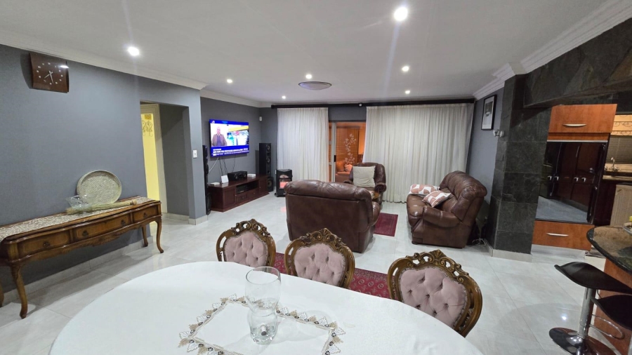 4 Bedroom Property for Sale in Rooihuiskraal Gauteng