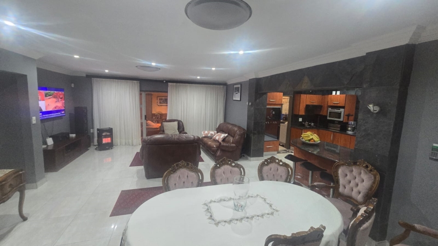 4 Bedroom Property for Sale in Rooihuiskraal Gauteng