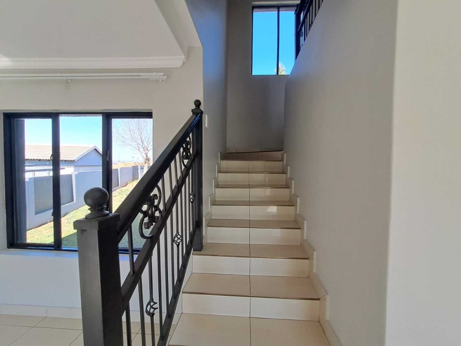 To Let 3 Bedroom Property for Rent in Rua Vista Gauteng