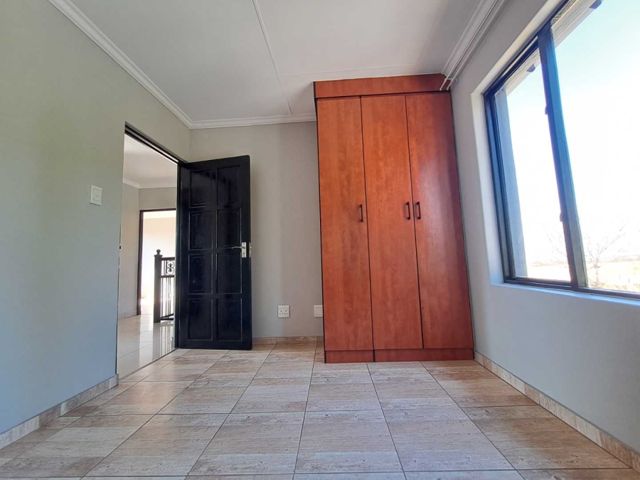 To Let 3 Bedroom Property for Rent in Rua Vista Gauteng