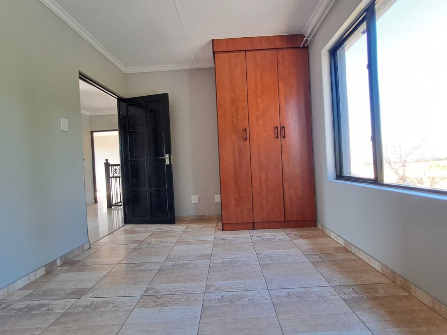 To Let 3 Bedroom Property for Rent in Rua Vista Gauteng