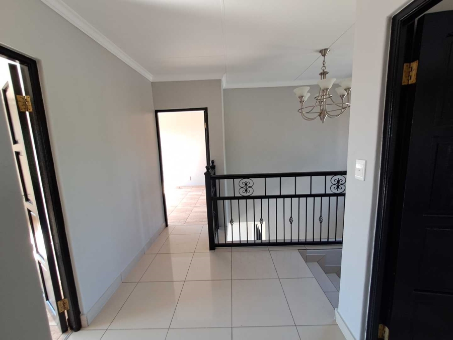 To Let 3 Bedroom Property for Rent in Rua Vista Gauteng