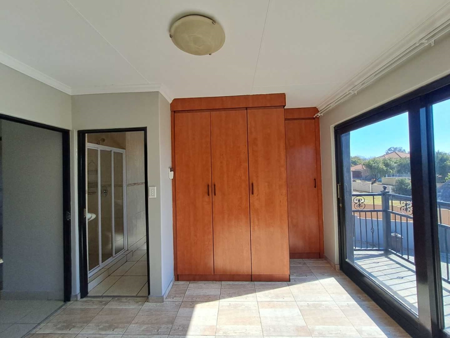 To Let 3 Bedroom Property for Rent in Rua Vista Gauteng