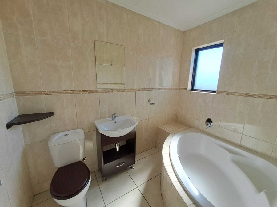 To Let 3 Bedroom Property for Rent in Rua Vista Gauteng