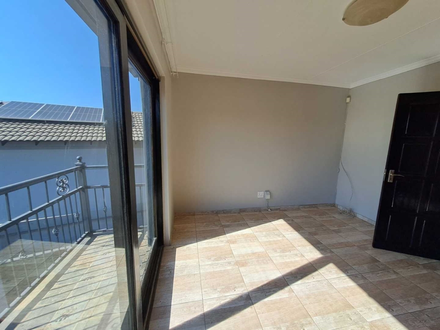 To Let 3 Bedroom Property for Rent in Rua Vista Gauteng