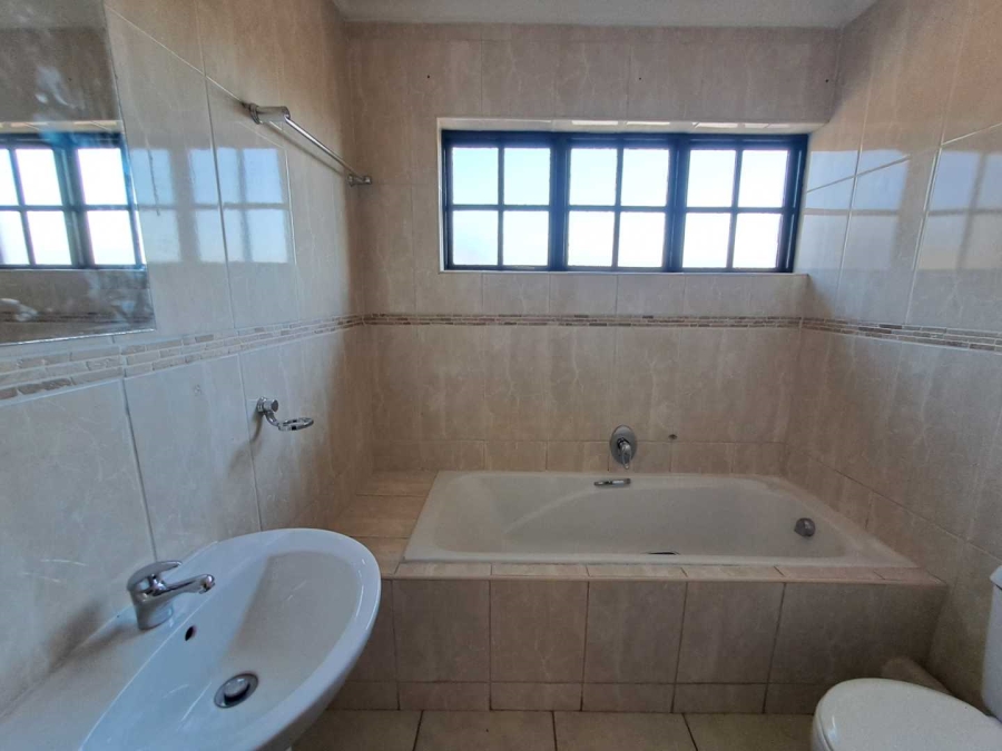 To Let 3 Bedroom Property for Rent in Rua Vista Gauteng
